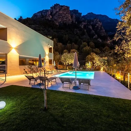 מלון דירות Evo 4*